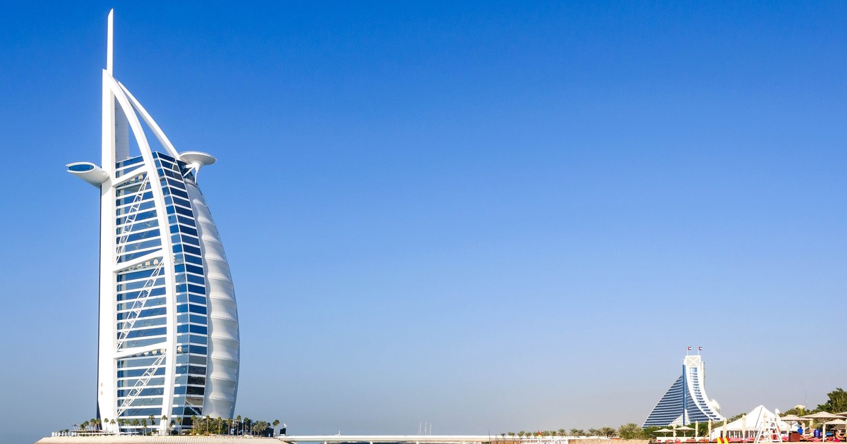 Cand sa mergi in Duba- Cladirea The Burj Al-Arab din Dubai