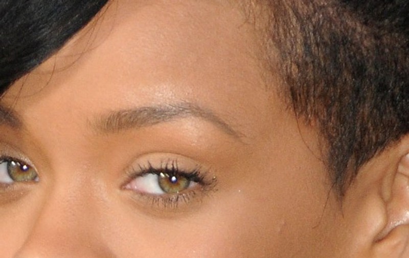 A cuprins-o FEBRA MILEY CYRUS? Rihanna, SCHIMBARE RADICALĂ de LOOK! Vă place? FOTO