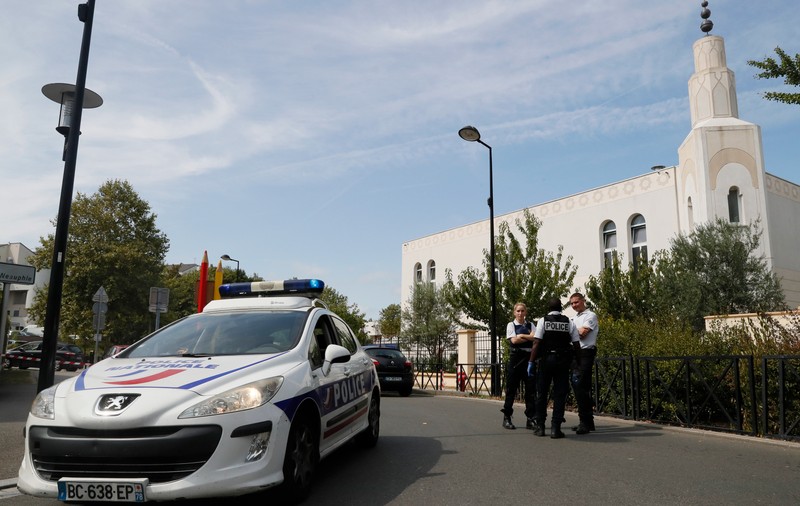 ISIS a revendicat un atac comis în Franța. Un tânăr și-a înjunghiat mortal mama și sora