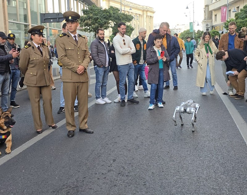 Robotul Go2W dansează pe Calea Victoriei. Academia Tehnică Militară îl folosește la cartografiere | VIDEO