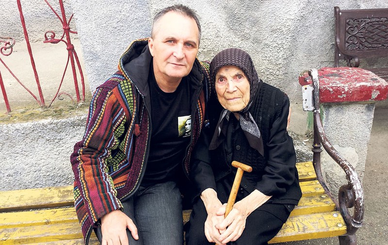 Ce s-a ales de 2 soliști români care au vândut un milion de albume: Unu-i primar, altu-i muritor de foame