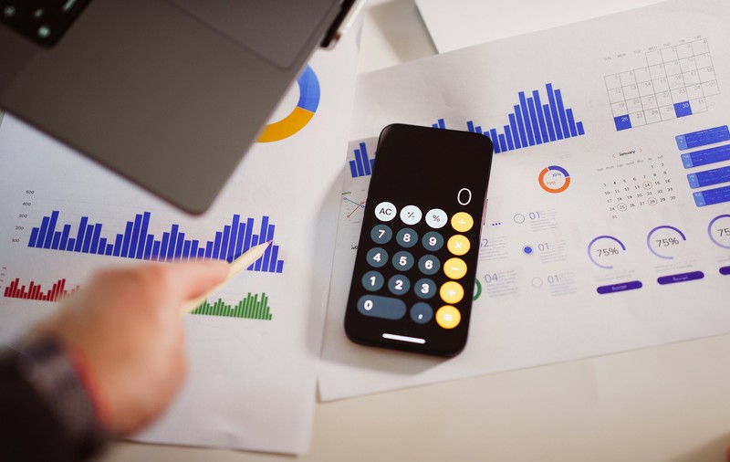 IT, energie, construcții, farma, telecomunicații, imobiliare și consultanță sunt domeniile cu cele mai mari creșteri salariale în 2025