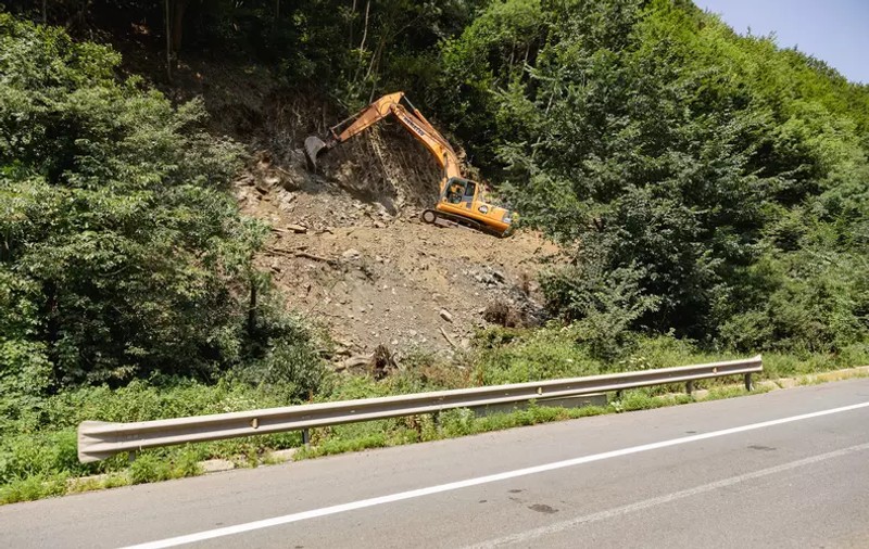 Traficul rutier pe Valea Oltului, redeschis cu două zile mai devreme. Ministerul Transporturilor anunță terminarea lucrărilor