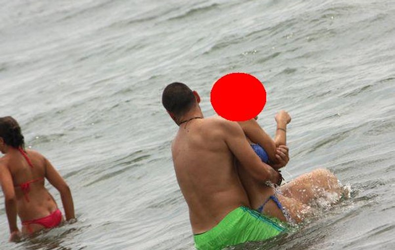 PREZENTATOARE DE ŞTIRI, de la NOI, SURPRINSĂ în SCENE FIERBINŢI. Uite-o cum se IUBEŞTE cu partenerul ei, ÎN MARE