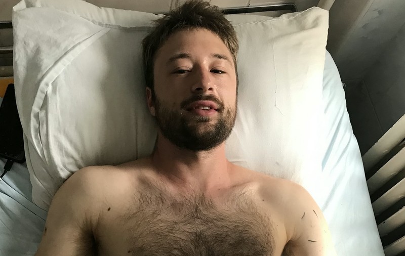 GALERIE FOTO | Cum i-a salvat o britanică viața iubitului ei atacat de un urs în România