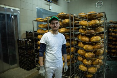 Gabriel lucrează de aproape jumătate de an în brutăria Ditroi