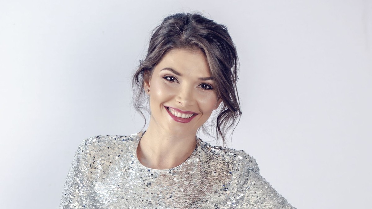 Alina Pușcaș, cu lacrimi în ochi pe platoul de filmare. "Copiii mei au mers să îmbrățișeze televizorul"