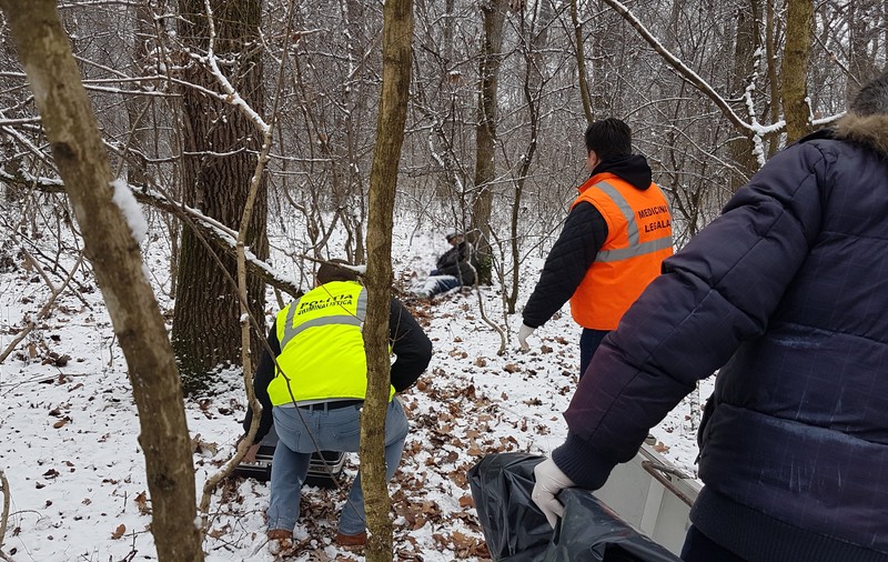 Un bărbat a fost găsit spânzurat într-o pădure din Arad. Moarte învăluită în mister