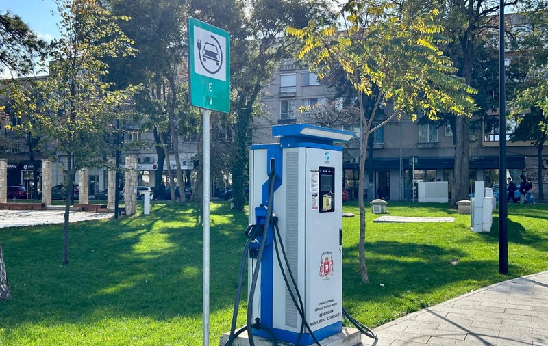 Constanța are 18 noi stații de încărcare pentru mașini electrice. Cât costă o încărcare completă