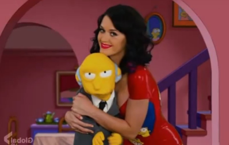 Video | Katy Perry şi păpuşile Simpsons cântă împreună de sărbători 