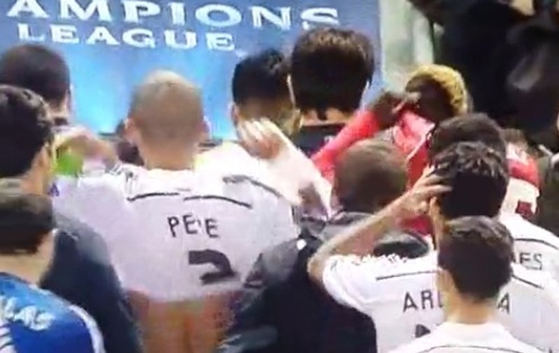 Balotelli a schimbat tricoul cu Pepe la pauză. Antrenorul i-a zis să rămână în vestiar
