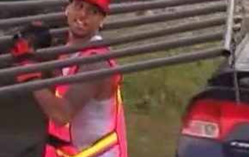 Video / Brown, zâmbăreţ în prima zi de muncă în folosul comunităţii
