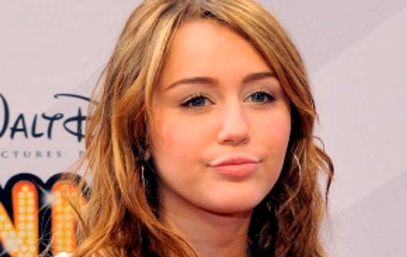 Miley Cyrus şi Megan Fox concurează pentru titlul de ”Cea mai proastă actriţă”