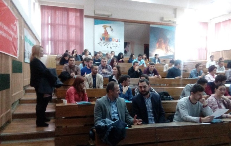 Caută soluții și dezvoltă idei de afaceri pornind de la probleme lansate de companii. Studenți și mentorii lor fac asta la Galați, unde este primul laborator de inovare deschisă din România