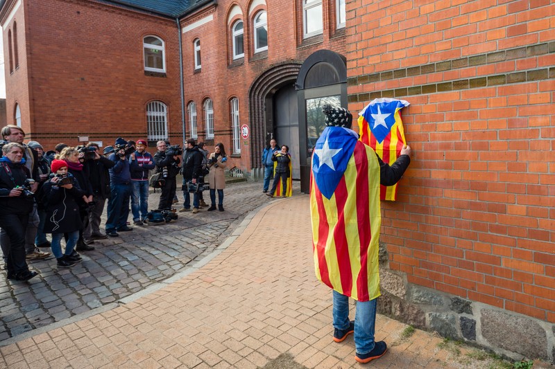 Puigdemont nu renunță la independența Cataloniei