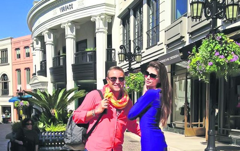 Moni îl răsfaţă pe Bote în Los Angeles