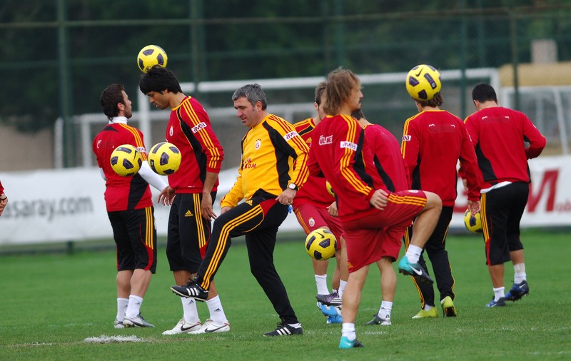 Galatasaray a reziliat contractul cu Hagi 