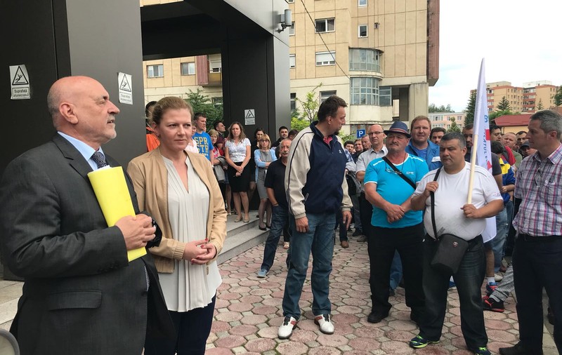 VIDEO&FOTO/ Protest la Electrica Brașov. Aproximativ 150 de angajați sunt nemulțumiți de condițiile de muncă