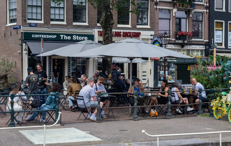 Oficialii din Amsterdam vor să interzică, înaintea Crăciunului, consumul de marijuana în centrul orașului. Ce argumente invocă