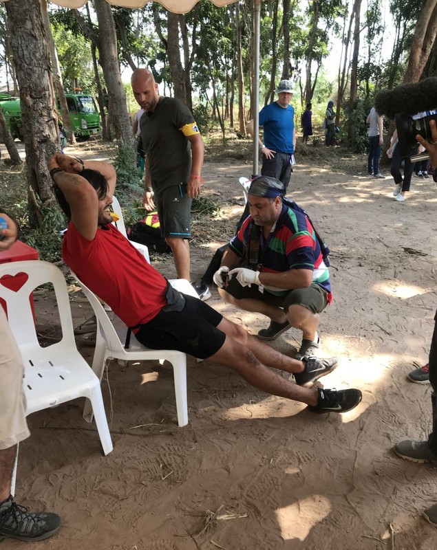 Liviu Vârciu și Vica Blochina, cu picioarele julite până la sânge. Cum au ajuns în starea asta | FOTO