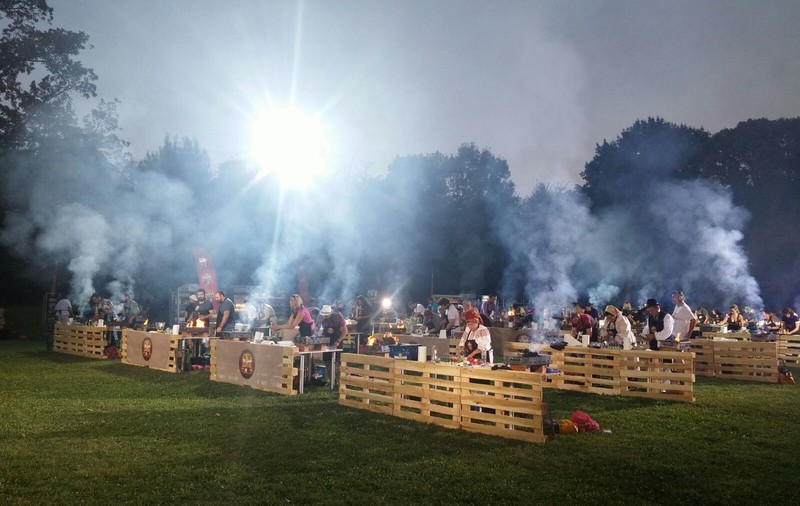 EXCLUSIV / Gina Pistol, maestru de ceremonii pentru 117 grataragii. A supravegheat sute de fripturi și cârnați