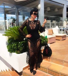 Raluca Bădulescu, apariție spectaculoasă la plajă. S-a îmbrăcat în negru din cap până în picioare