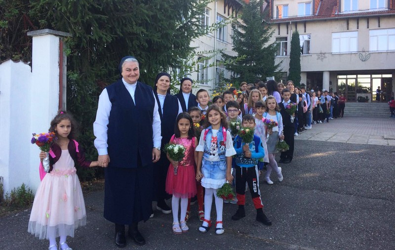 Povestea surorii Emilia, mamă pentru 600 de copii timp de peste un sfert de secol: „Binele nu face gălăgie”