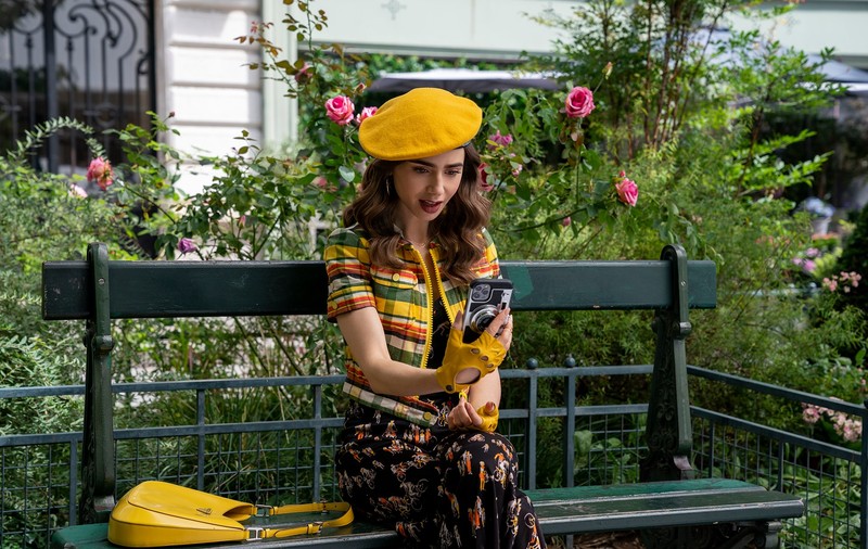 Serialul „Emily in Paris” a stârnit indignare în Ucraina. „Așa sunt văzuți ucrainenii în străinătate?”