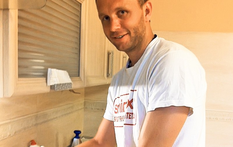 Fostul goalkeeper Daniel Gherasim nu-i dă şanse lui Bogatinov, care pare mai mult bucătar decât fotbalist
