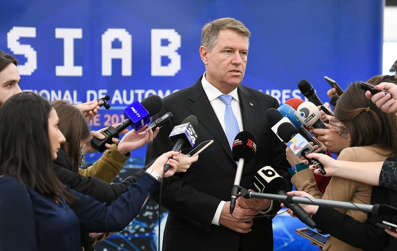 Klaus Iohannis merge joi la Bacău; Va vizita compania Aerostar SA și va discuta cu tinerii despre viitorul României