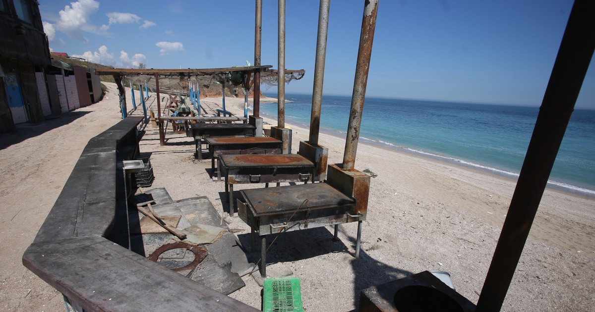 În lipsă de turiști, Cherhanaua de pe plaja din Vamă a rămas goală