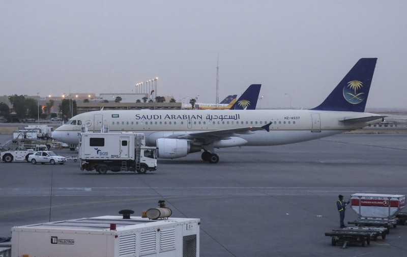 Cel puțin 12 persoane au murit și 309 au fost rănite în urma unui atac al rebelilor Houthi asupra Aeroportului Internațional King Khalid din Riad. Foto: Getty Images