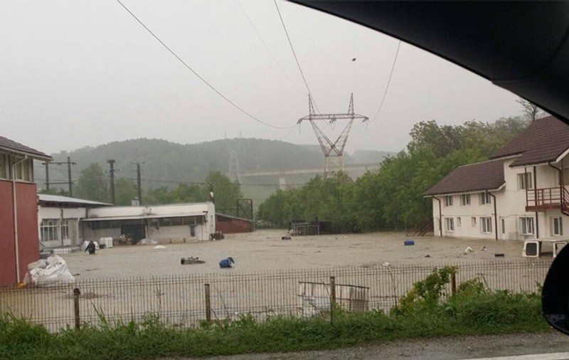 Cod galben de inundații în nouă județe din țară. Care sunt cele mai afectate zone