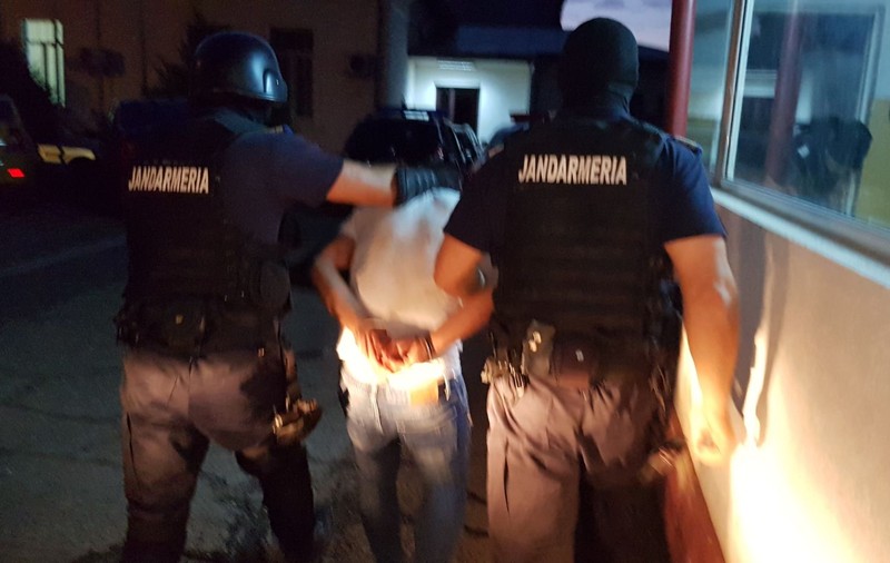 UPDATE | Patru persoane reținute după o bătaie între două clanuri rivale de romi, în Buzău