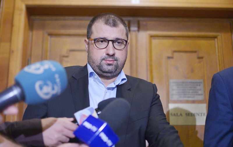 Procurorii DIICOT l-au trimis în judecată pe fostul ofițer SRI Daniel Dragomir în dosarul interceptărilor Codruței Kovesi. Dar cine e beneficiarul?