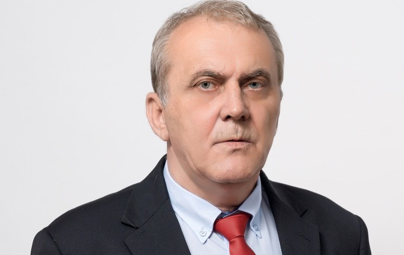 Primarul din Mioveni, suspendat din funcție după ce a fost arestat pentru trafic de influență