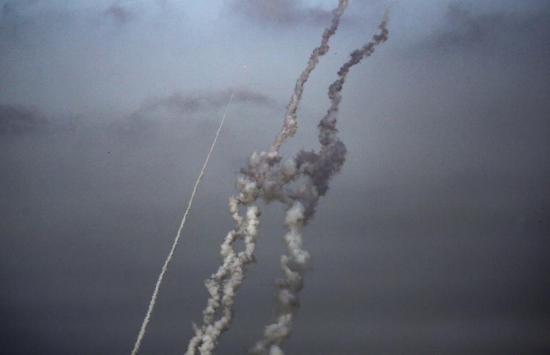 Zeci de rachete au fost lansate spre Israel din Fâșia Gaza FOTO:EPA-EFE/MOHAMMED SABER