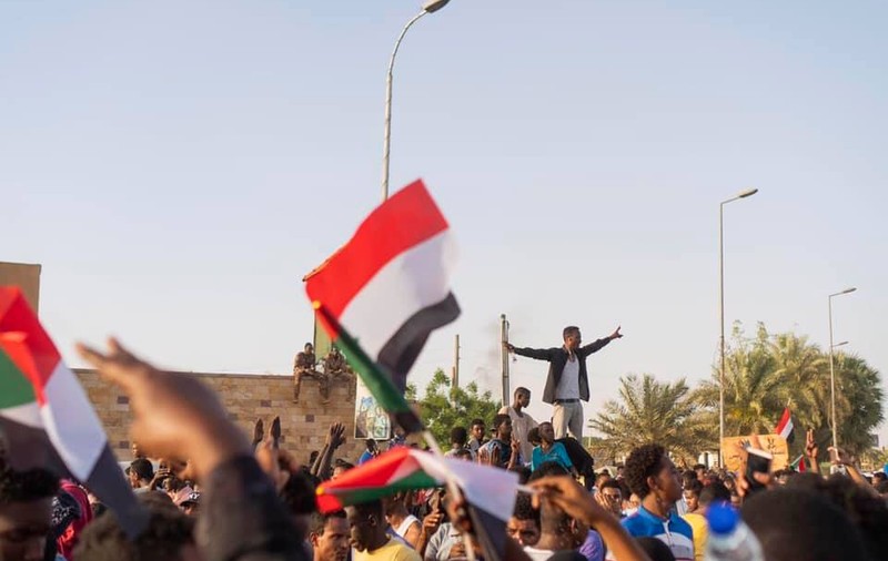 Violențele din Sudan escaladează. Represiunea militară a făcut peste 100 de morți