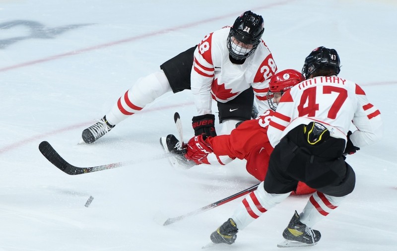 Hochei cu mască sanitară pe față, între canadience și rusoaice, la Olimpiadă. De ce s-a luat această măsură