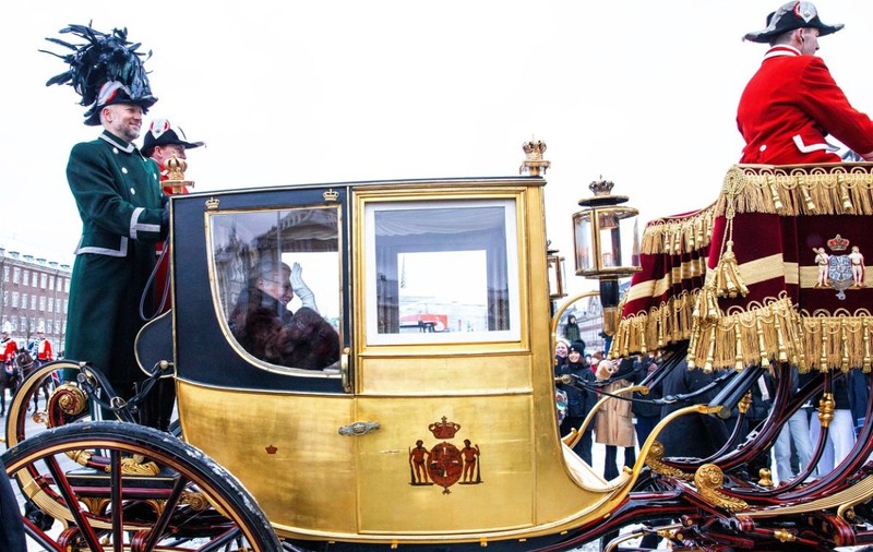 Regina Margrethe a II-a a Danemarcei a făcut, în plin ger, ultima plimbare cu trăsura prin Copenhaga, în calitate de suverană