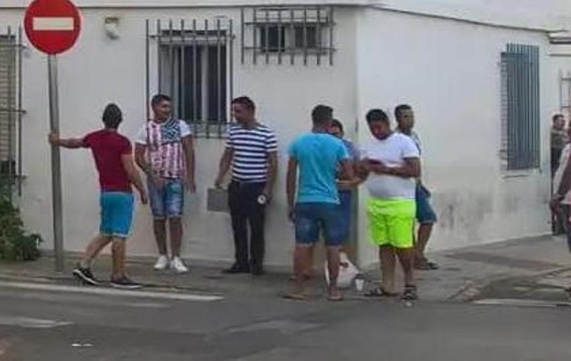 Muncitorii sezonieri români i-au speriat pe locuitorii unui orășel spaniol: „De la anumite ore suntem nevoiți să încuiem ușile și evităm să ieșim”