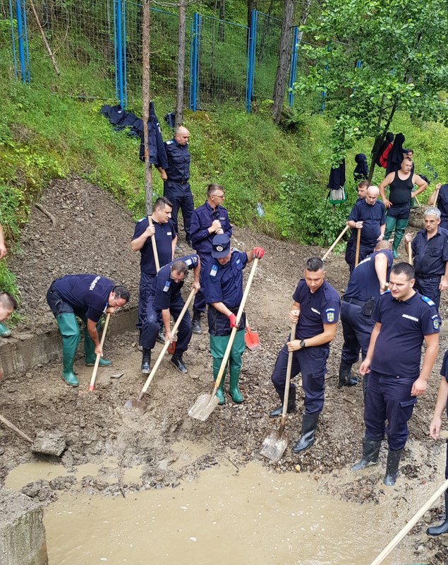 Bilanțul inundațiilor din România, duminică, 1 iulie. Patru oameni au murit, sute de familii evacuate și drumuri blocate de viitură
