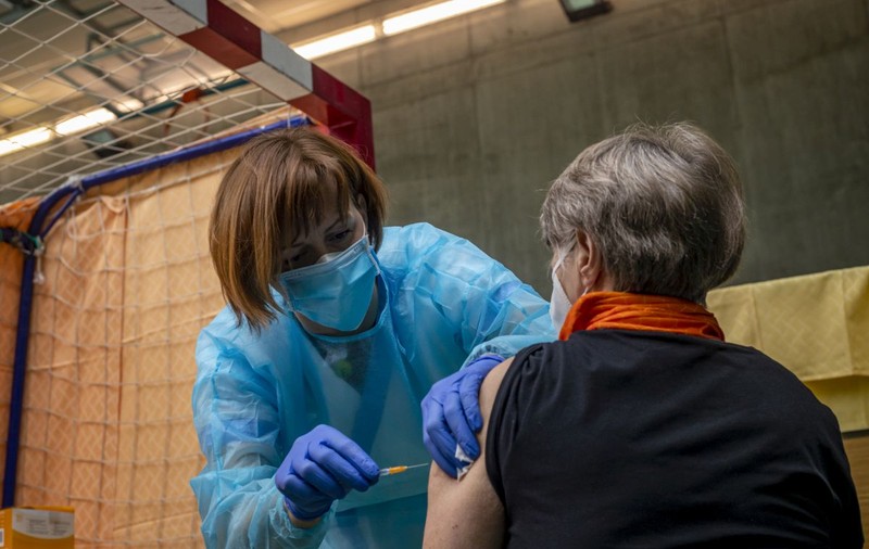 Germania și Cehia impun vaccinarea obligatorie pentru anumite categorii din populație