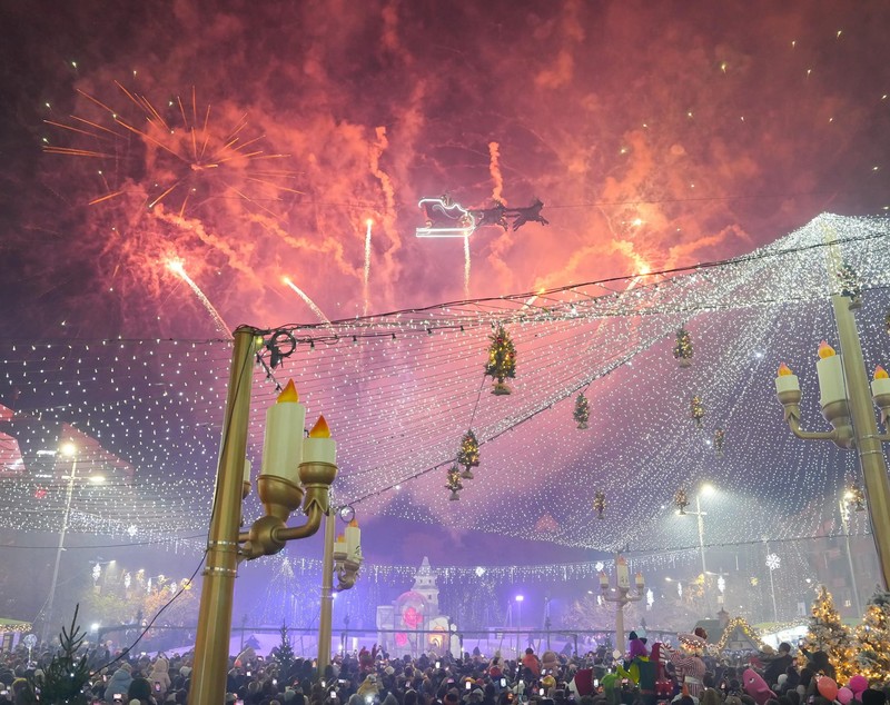 Târgul de Crăciun Craiova 2025. Vizitatorii vor putea cumpăra cârnați, caltaboși, mici și jumări, iar cei mici se vor bucura de casa lui Moș Crăciun