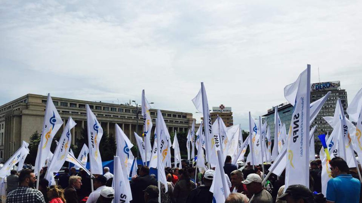 Sindicatul Naţional al Funcţionarilor Publici protestează față de legea salarizării unice