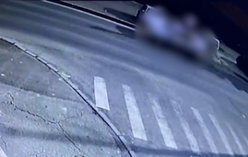 Primele imagini din momentul accidentului în care o fată a murit lovită cu mașina de un polițist