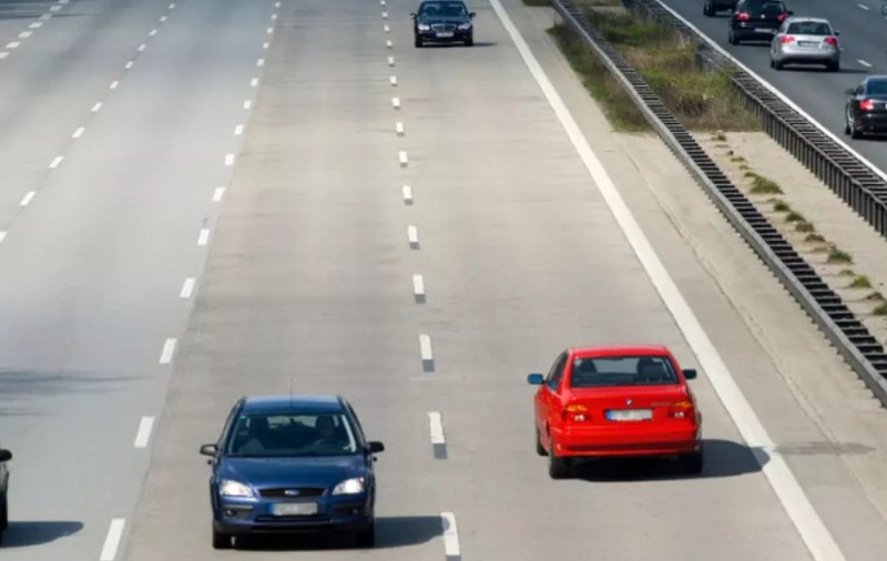 Un șofer român beat a condus 30 de kilometri pe contrasens pe o autostradă, în Germania