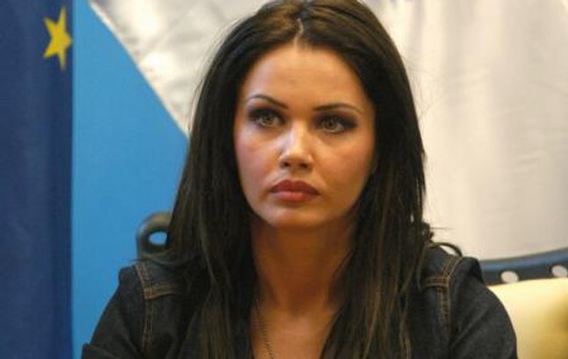 Oana Zăvoranu ar fi primit jumătate din averea mamei sale chiar dacă aceasta ar fi dezmoștenit-o! Care sunt atuurile  vedetei