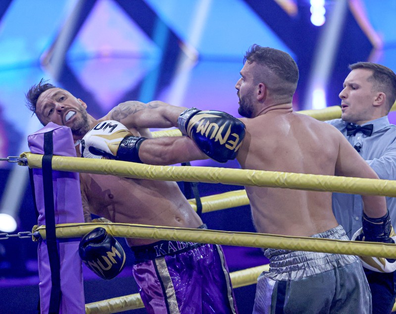 Un fost internațional maghiar a fost bătut și lăsat inconștient de un chef-bucătar, în cadrul show-ului Sztárbox, cel mai urmărit program tv din Ungaria