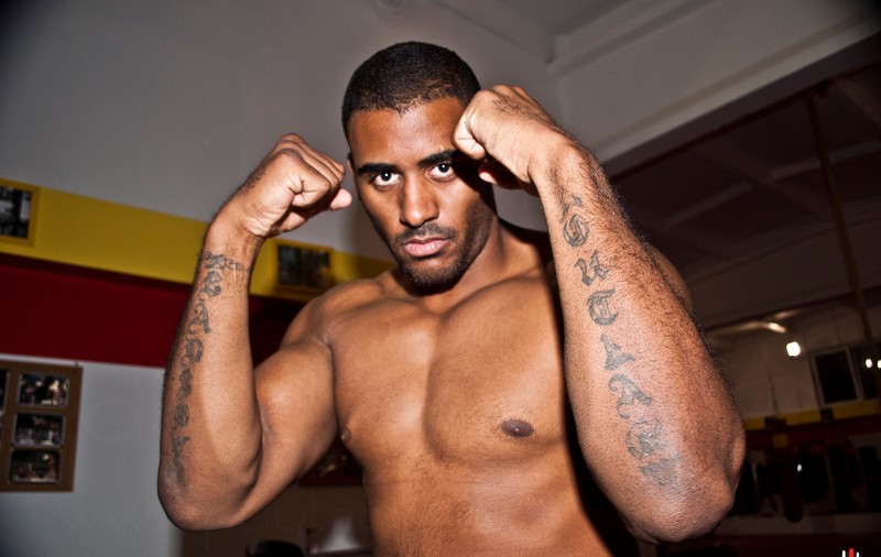 K1. Benny Adegbuyi își umflă mușchii în Olanda, pentru bătaia cu Steven Reezigt. Ce spune luptătorul despre posibila revenire în Superkombat